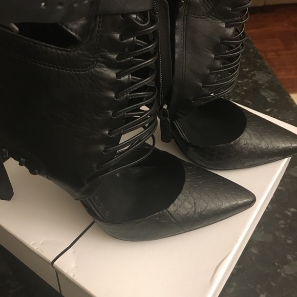 Size 9 heels - Picture 4 of 7